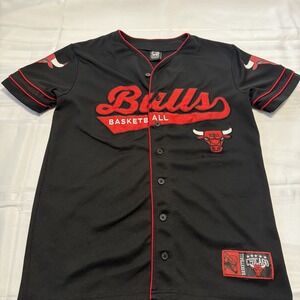 Ultra Game NBA Chicago Bulls Baseball Jersey Mens Small Black Red Button Down